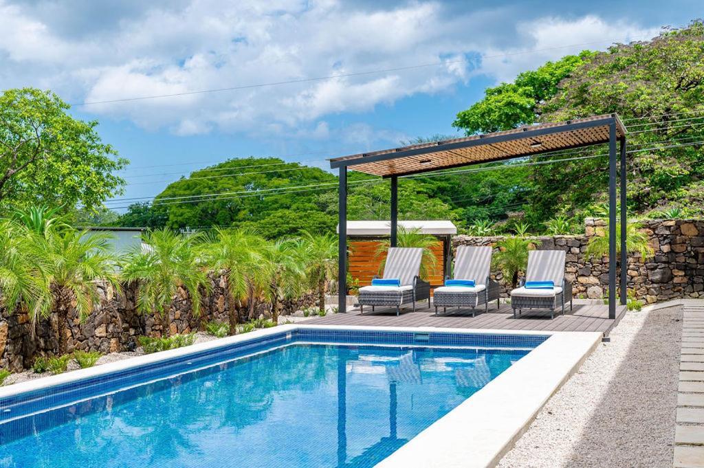 Tamarindo Beach, Prime Location, Fantastic Watersalt Pool & Cold Plunge, Family & Friends Luaran gambar